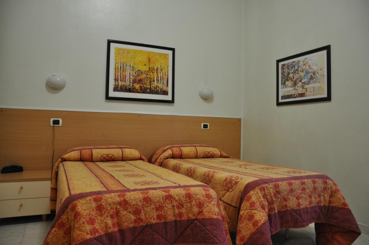 Robinia Hotel 3*