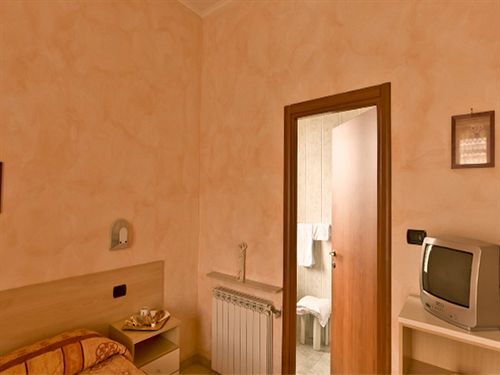 Robinia Hotel